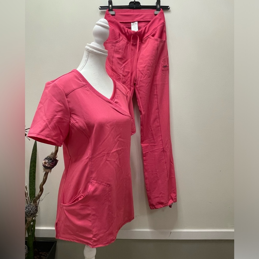 Cherokee Infinity Scrub TOP - Picture 1 of 10